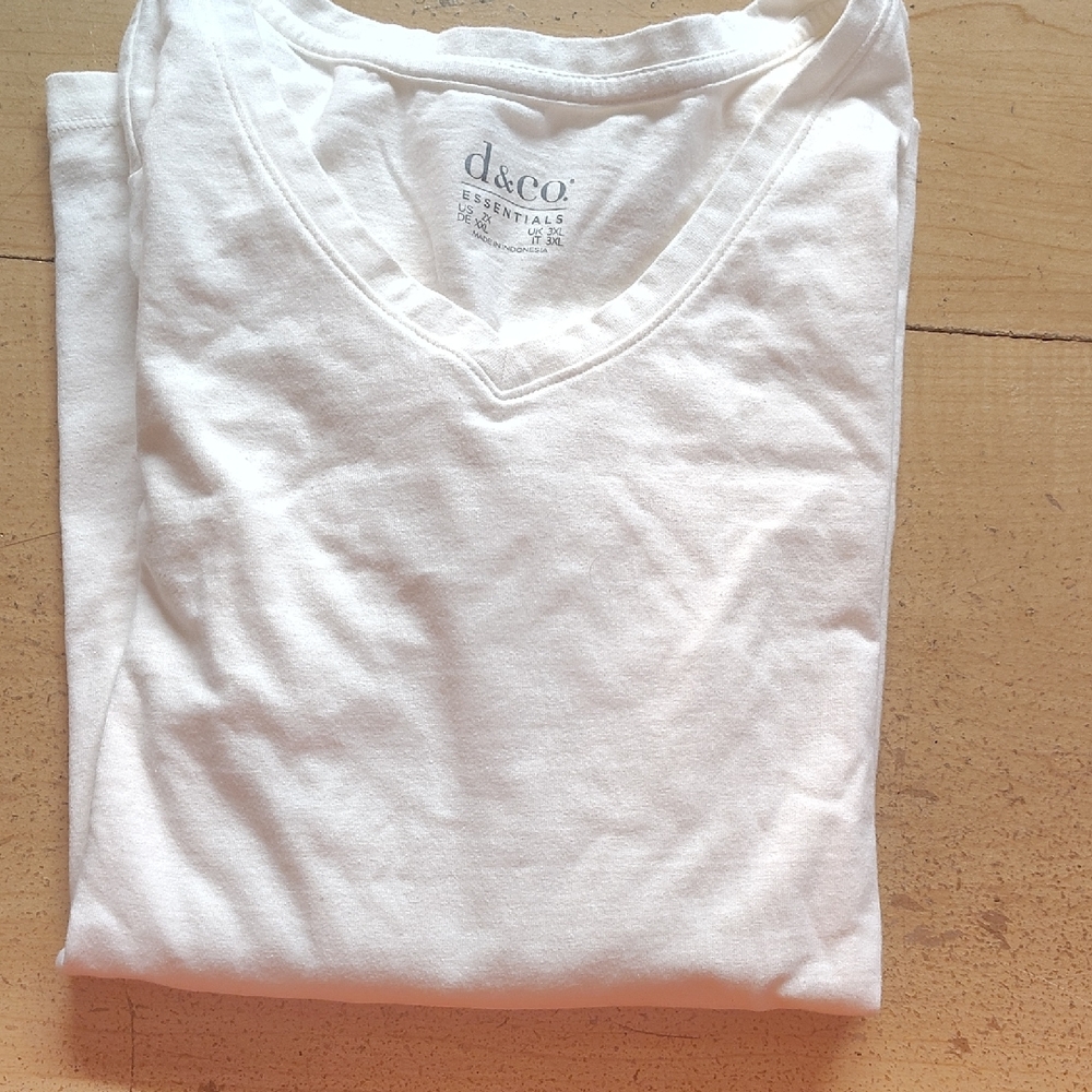 D&Co Essentials White Crop Top
